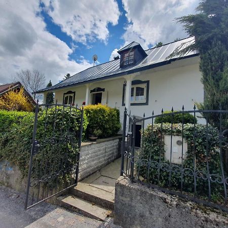 Villa Amalia, Centrum Banska Stiavnica, Parkovanie Pre 2 Auta, Velka Zahrada S Krbom, Cela Villa Amalia Pre 14 Osob Alebo Samostatne Nezavisle Prve Podlazie Villa Ama Pre 6 Osob Alebo Samostatne Nezavisle Podkrovie Villa Lia Pre 8 Osob,Pristup Cez Pi Ngoại thất bức ảnh