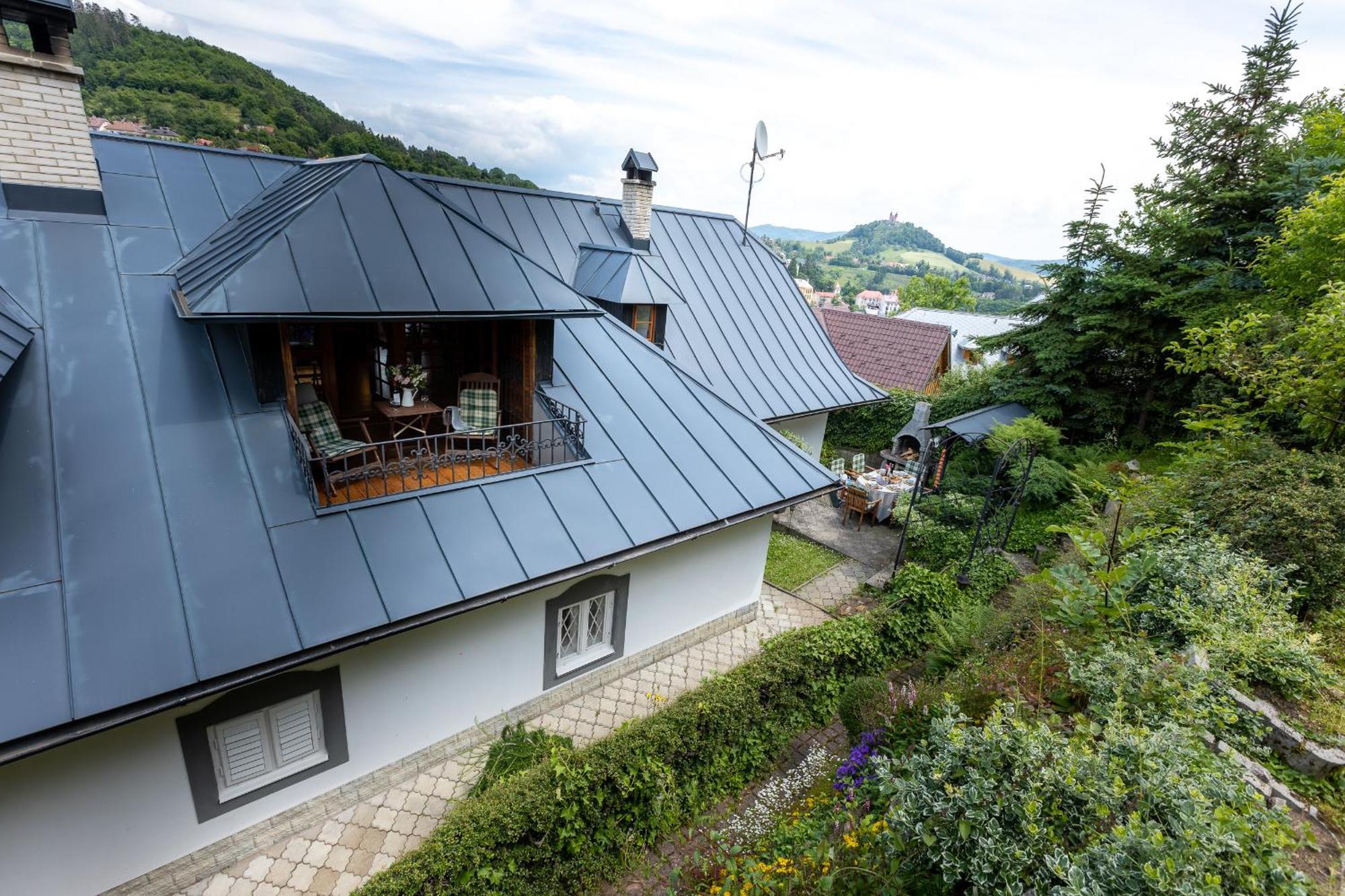 Villa Amalia, Centrum Banska Stiavnica, Parkovanie Pre 2 Auta, Velka Zahrada S Krbom, Cela Villa Amalia Pre 14 Osob Alebo Samostatne Nezavisle Prve Podlazie Villa Ama Pre 6 Osob Alebo Samostatne Nezavisle Podkrovie Villa Lia Pre 8 Osob,Pristup Cez Pi Ngoại thất bức ảnh