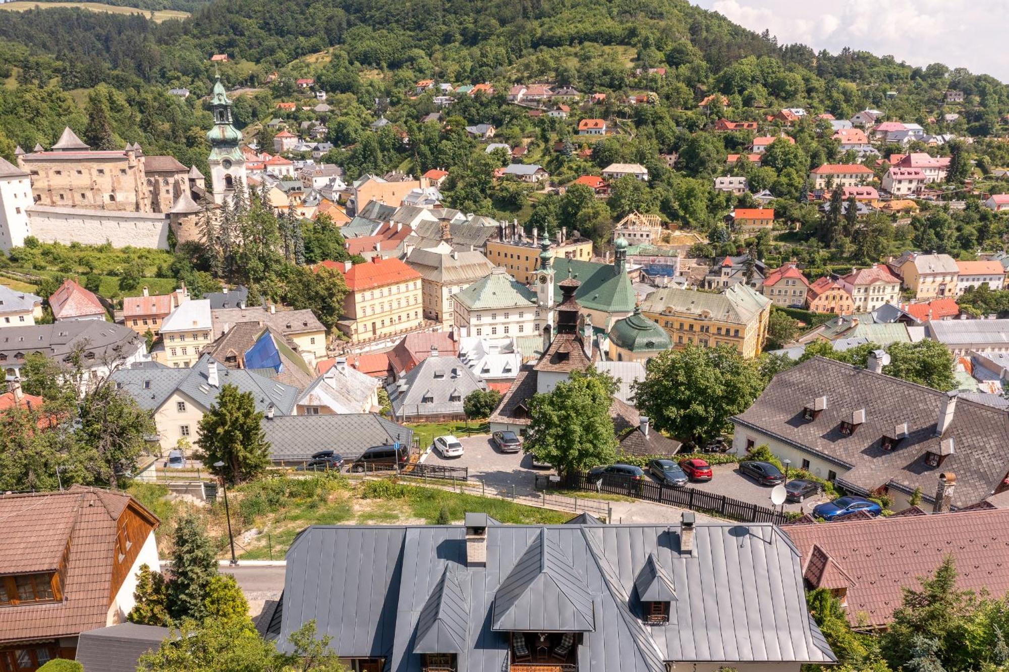 Villa Amalia, Centrum Banska Stiavnica, Parkovanie Pre 2 Auta, Velka Zahrada S Krbom, Cela Villa Amalia Pre 14 Osob Alebo Samostatne Nezavisle Prve Podlazie Villa Ama Pre 6 Osob Alebo Samostatne Nezavisle Podkrovie Villa Lia Pre 8 Osob,Pristup Cez Pi Ngoại thất bức ảnh