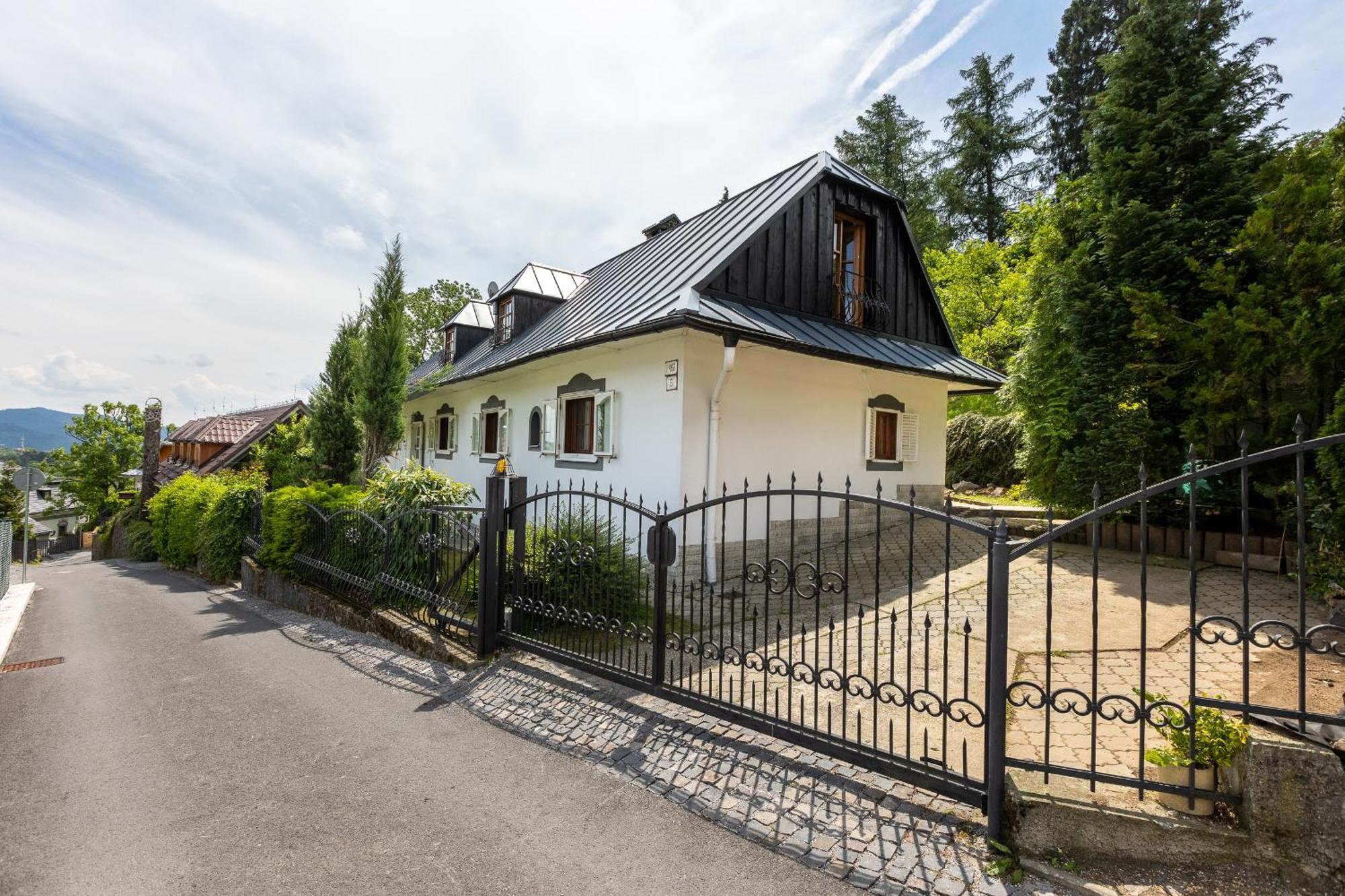 Villa Amalia, Centrum Banska Stiavnica, Parkovanie Pre 2 Auta, Velka Zahrada S Krbom, Cela Villa Amalia Pre 14 Osob Alebo Samostatne Nezavisle Prve Podlazie Villa Ama Pre 6 Osob Alebo Samostatne Nezavisle Podkrovie Villa Lia Pre 8 Osob,Pristup Cez Pi Ngoại thất bức ảnh