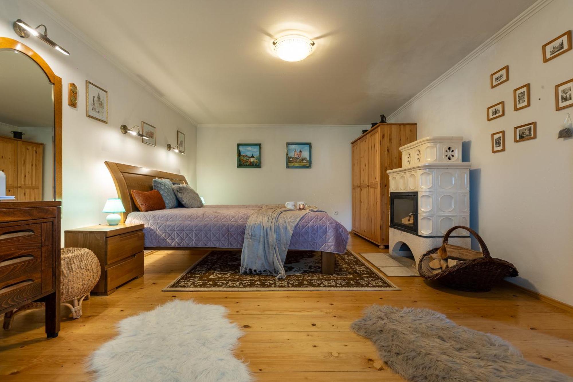Villa Amalia, Centrum Banska Stiavnica, Parkovanie Pre 2 Auta, Velka Zahrada S Krbom, Cela Villa Amalia Pre 14 Osob Alebo Samostatne Nezavisle Prve Podlazie Villa Ama Pre 6 Osob Alebo Samostatne Nezavisle Podkrovie Villa Lia Pre 8 Osob,Pristup Cez Pi Ngoại thất bức ảnh