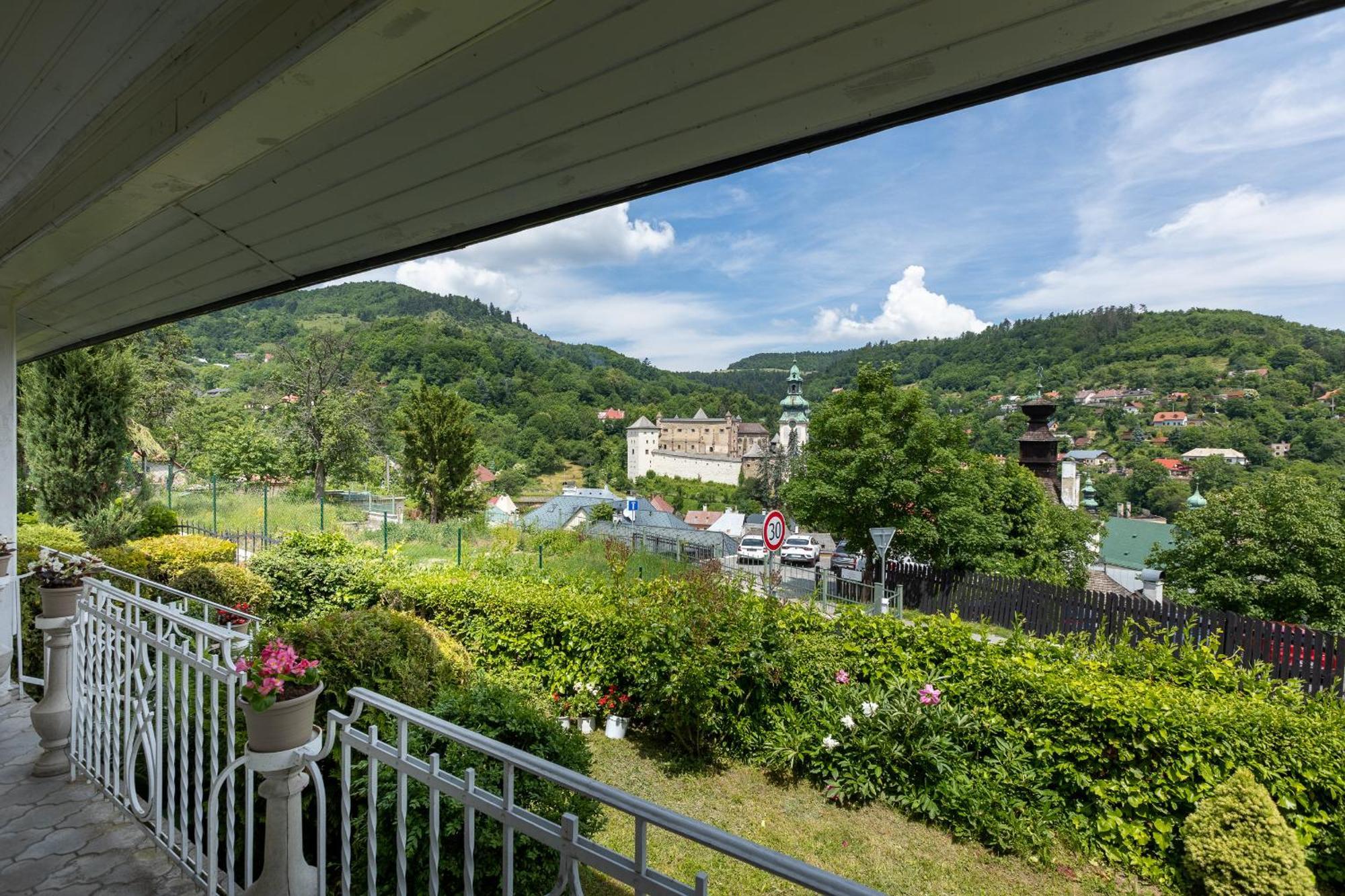 Villa Amalia, Centrum Banska Stiavnica, Parkovanie Pre 2 Auta, Velka Zahrada S Krbom, Cela Villa Amalia Pre 14 Osob Alebo Samostatne Nezavisle Prve Podlazie Villa Ama Pre 6 Osob Alebo Samostatne Nezavisle Podkrovie Villa Lia Pre 8 Osob,Pristup Cez Pi Ngoại thất bức ảnh