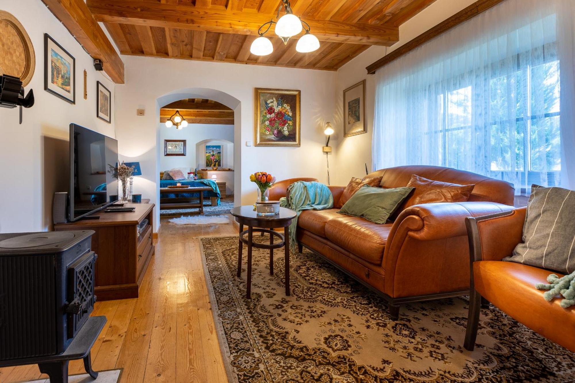 Villa Amalia, Centrum Banska Stiavnica, Parkovanie Pre 2 Auta, Velka Zahrada S Krbom, Cela Villa Amalia Pre 14 Osob Alebo Samostatne Nezavisle Prve Podlazie Villa Ama Pre 6 Osob Alebo Samostatne Nezavisle Podkrovie Villa Lia Pre 8 Osob,Pristup Cez Pi Ngoại thất bức ảnh