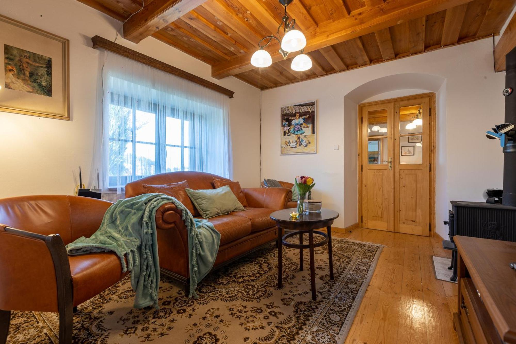 Villa Amalia, Centrum Banska Stiavnica, Parkovanie Pre 2 Auta, Velka Zahrada S Krbom, Cela Villa Amalia Pre 14 Osob Alebo Samostatne Nezavisle Prve Podlazie Villa Ama Pre 6 Osob Alebo Samostatne Nezavisle Podkrovie Villa Lia Pre 8 Osob,Pristup Cez Pi Ngoại thất bức ảnh