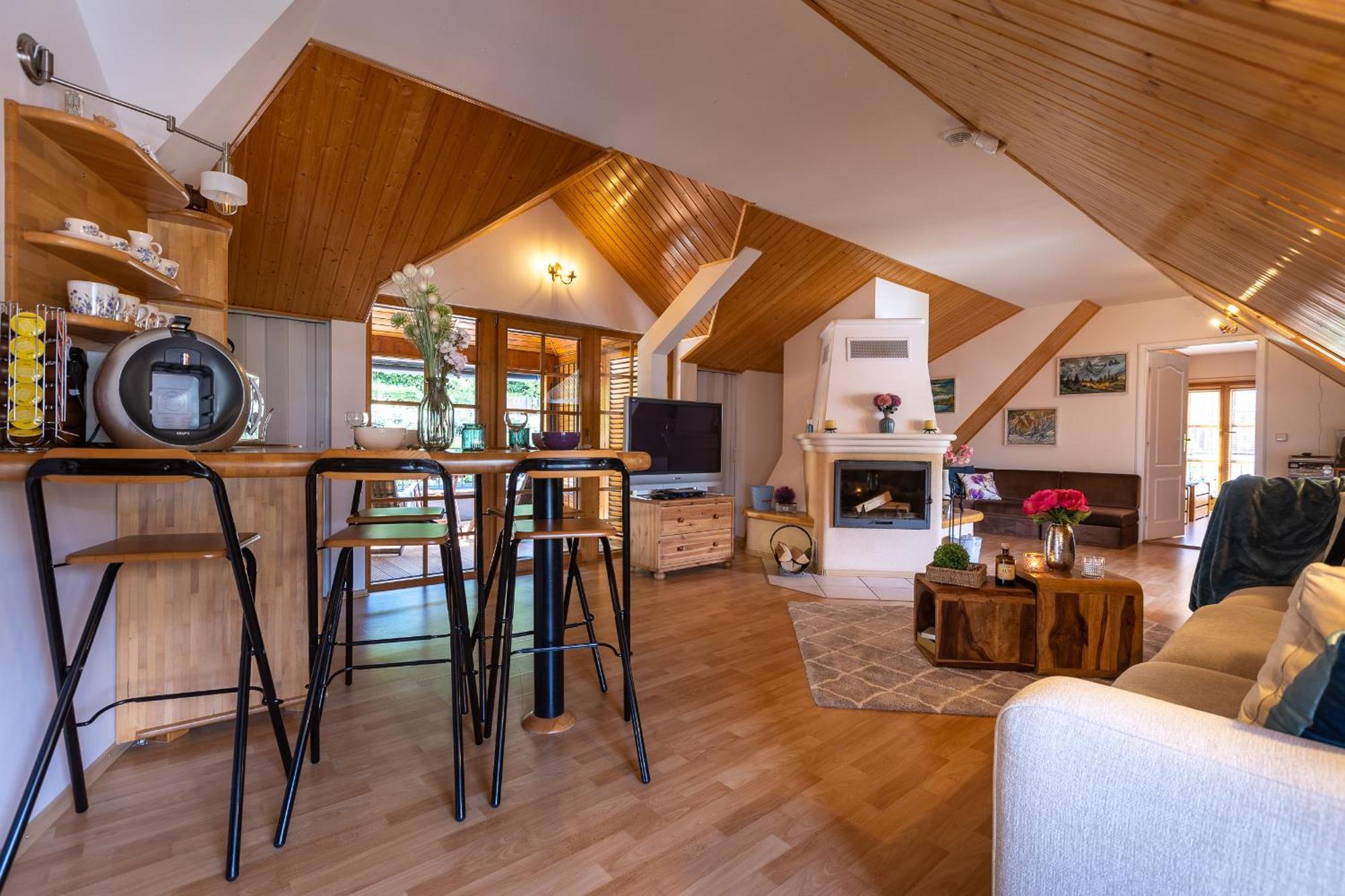 Villa Amalia, Centrum Banska Stiavnica, Parkovanie Pre 2 Auta, Velka Zahrada S Krbom, Cela Villa Amalia Pre 14 Osob Alebo Samostatne Nezavisle Prve Podlazie Villa Ama Pre 6 Osob Alebo Samostatne Nezavisle Podkrovie Villa Lia Pre 8 Osob,Pristup Cez Pi Ngoại thất bức ảnh