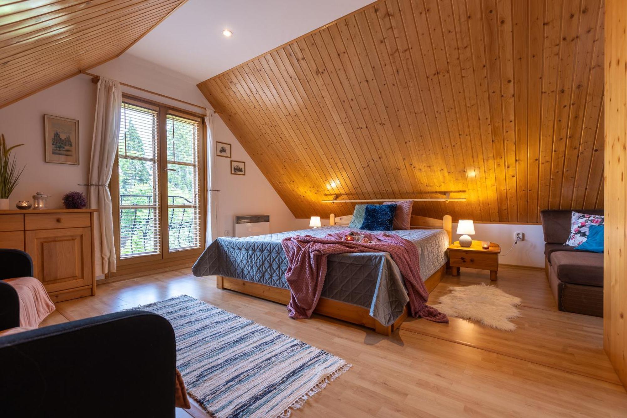 Villa Amalia, Centrum Banska Stiavnica, Parkovanie Pre 2 Auta, Velka Zahrada S Krbom, Cela Villa Amalia Pre 14 Osob Alebo Samostatne Nezavisle Prve Podlazie Villa Ama Pre 6 Osob Alebo Samostatne Nezavisle Podkrovie Villa Lia Pre 8 Osob,Pristup Cez Pi Ngoại thất bức ảnh