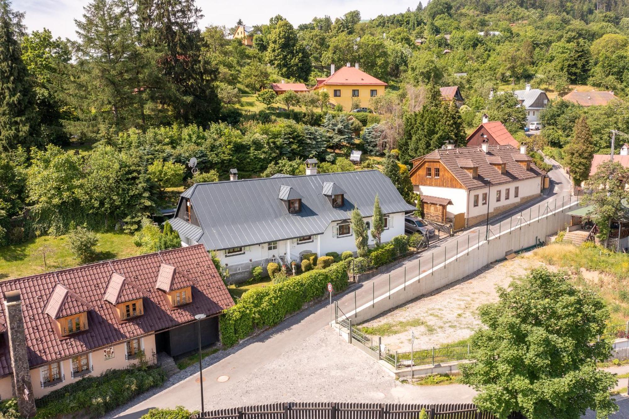 Villa Amalia, Centrum Banska Stiavnica, Parkovanie Pre 2 Auta, Velka Zahrada S Krbom, Cela Villa Amalia Pre 14 Osob Alebo Samostatne Nezavisle Prve Podlazie Villa Ama Pre 6 Osob Alebo Samostatne Nezavisle Podkrovie Villa Lia Pre 8 Osob,Pristup Cez Pi Ngoại thất bức ảnh