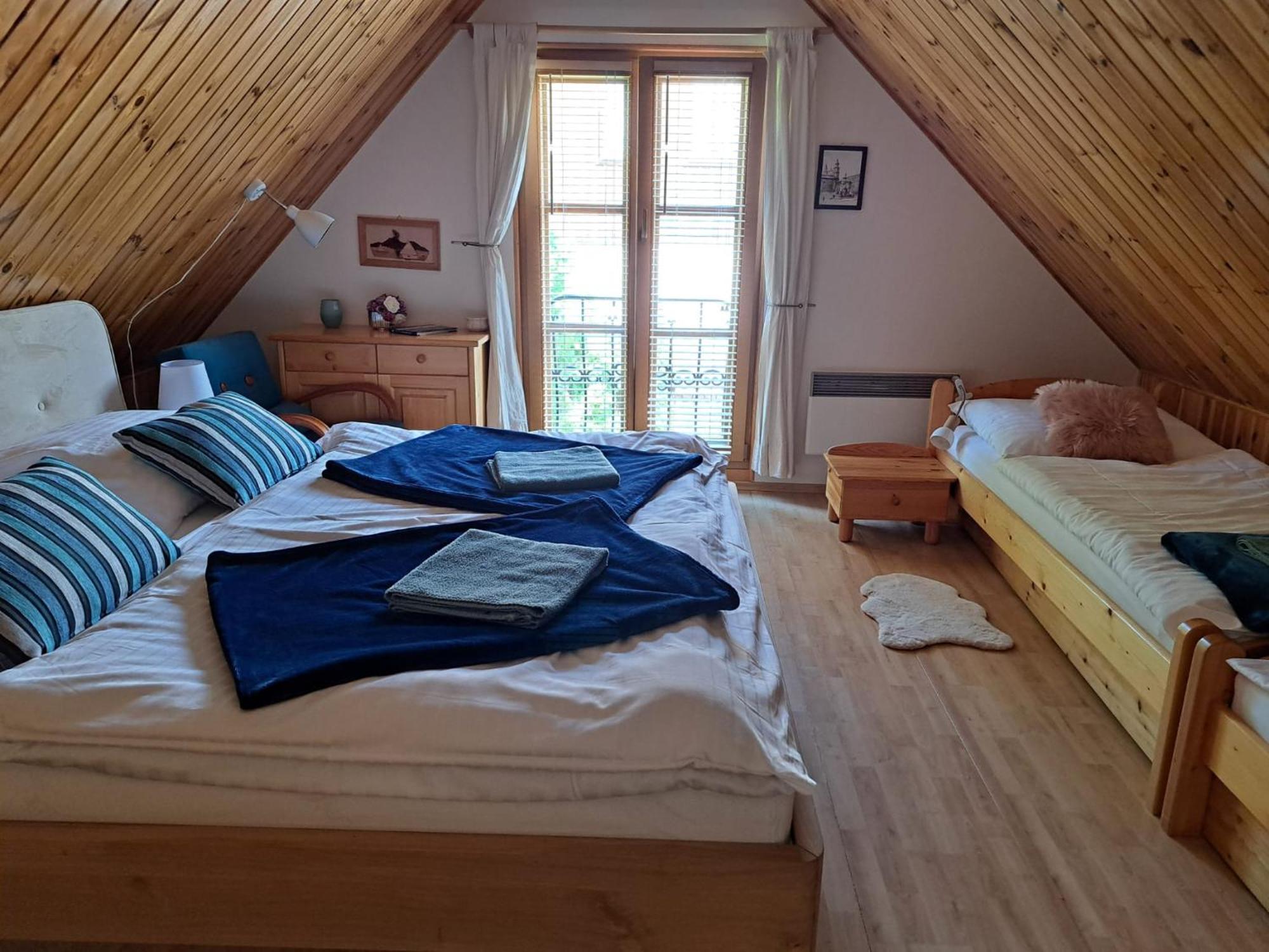 Villa Amalia, Centrum Banska Stiavnica, Parkovanie Pre 2 Auta, Velka Zahrada S Krbom, Cela Villa Amalia Pre 14 Osob Alebo Samostatne Nezavisle Prve Podlazie Villa Ama Pre 6 Osob Alebo Samostatne Nezavisle Podkrovie Villa Lia Pre 8 Osob,Pristup Cez Pi Ngoại thất bức ảnh